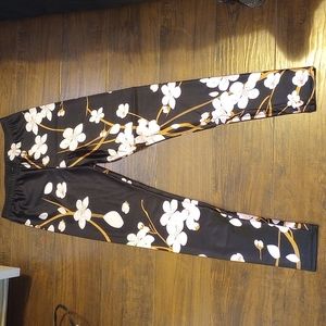 Brand new leggings medium